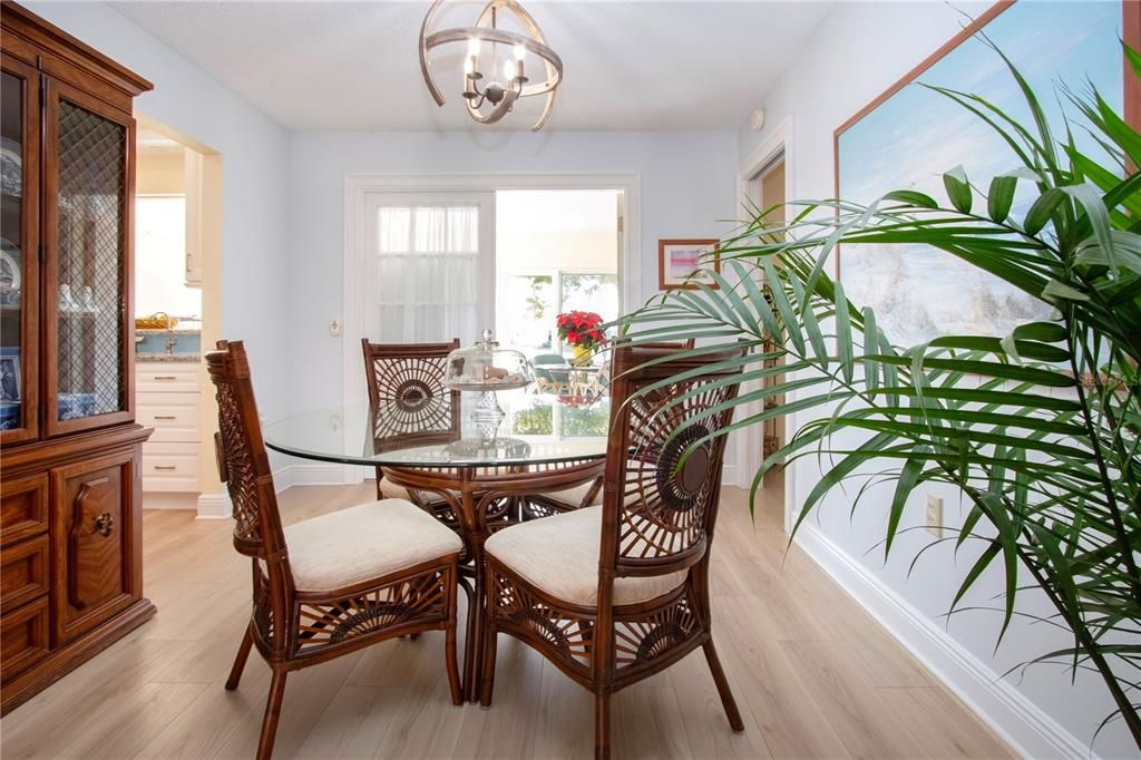 En Venta: $425,000 (2 camas, 2 baños, 2213 Pies cuadrados)