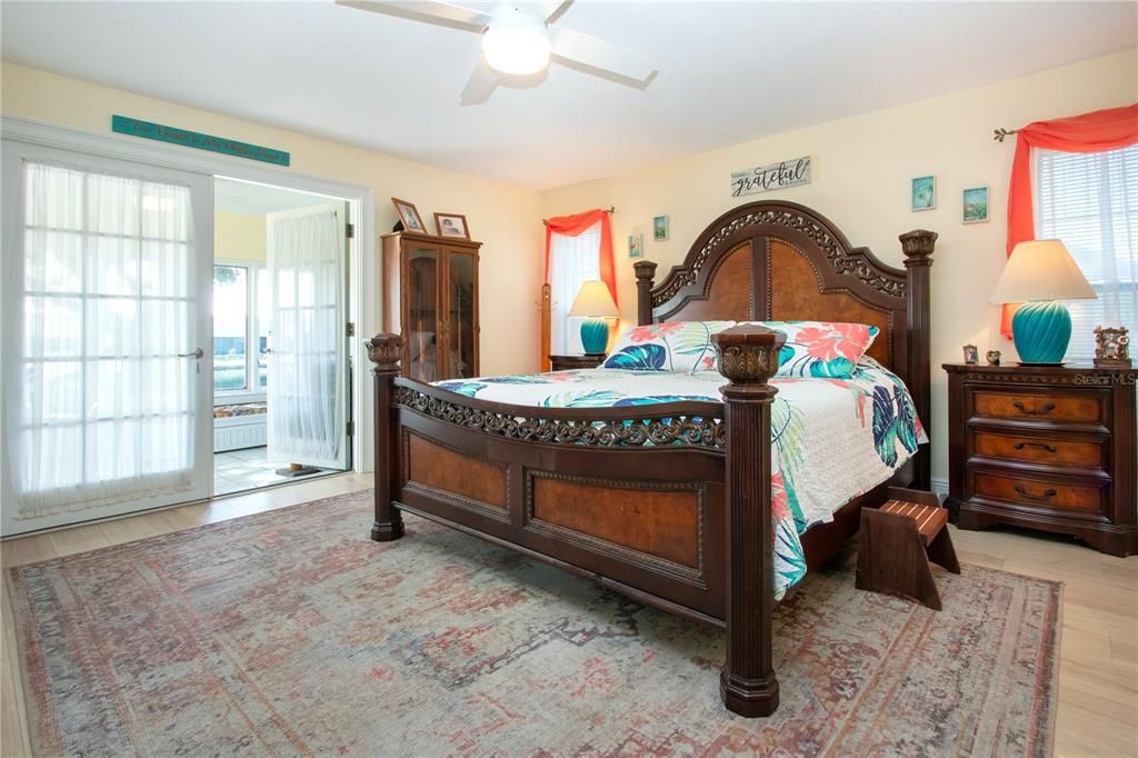 En Venta: $425,000 (2 camas, 2 baños, 2213 Pies cuadrados)