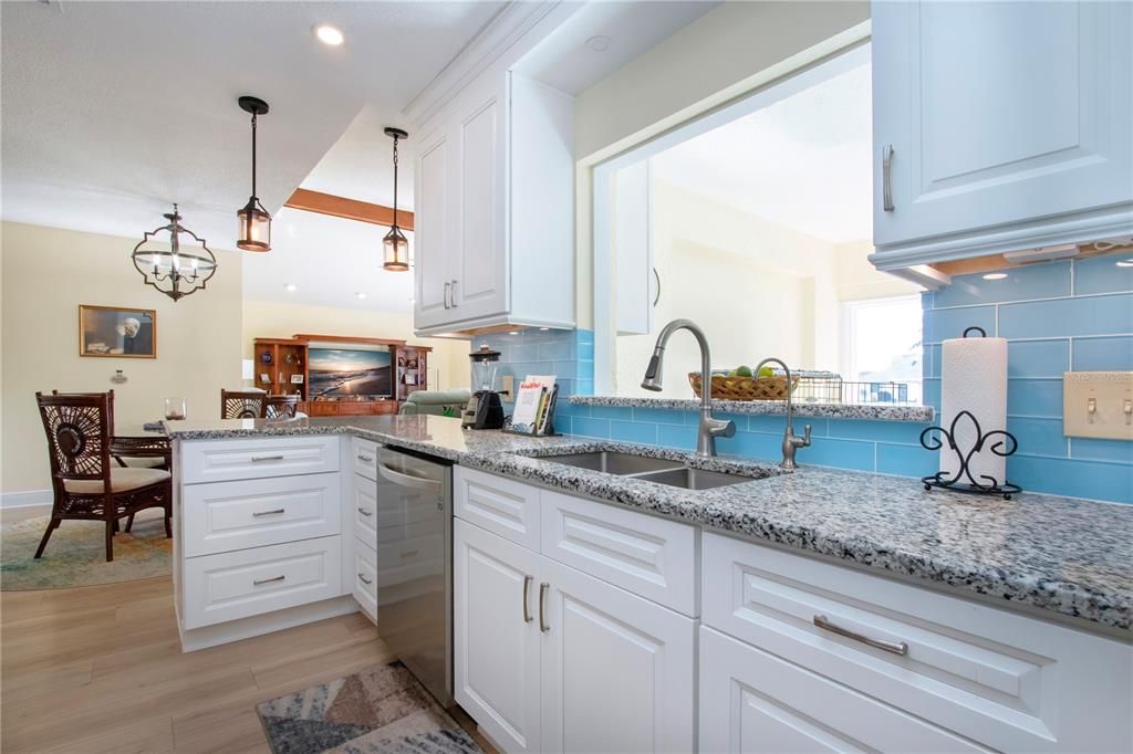 En Venta: $425,000 (2 camas, 2 baños, 2213 Pies cuadrados)