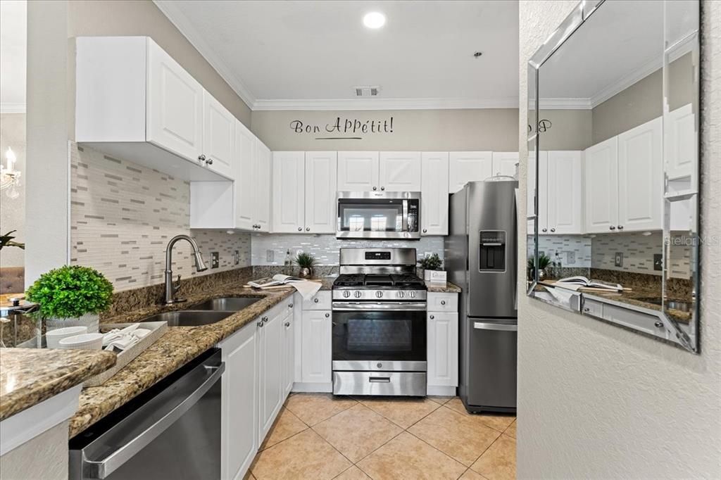 待售: $275,000 (2 贝兹, 2 浴室, 1230 平方英尺)