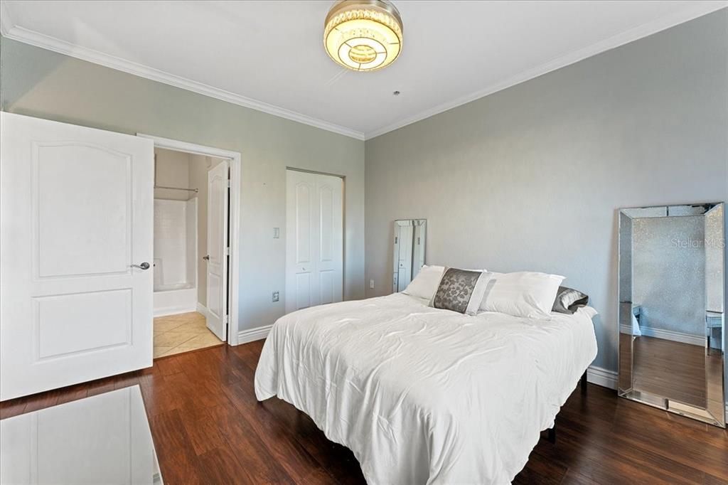 待售: $275,000 (2 贝兹, 2 浴室, 1230 平方英尺)