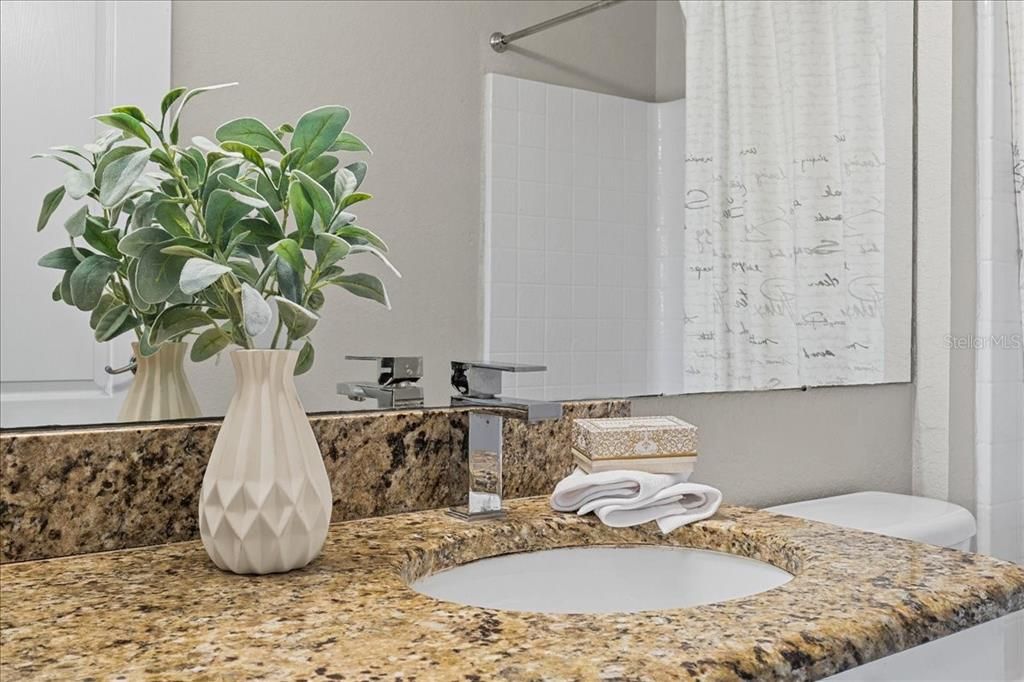 待售: $275,000 (2 贝兹, 2 浴室, 1230 平方英尺)