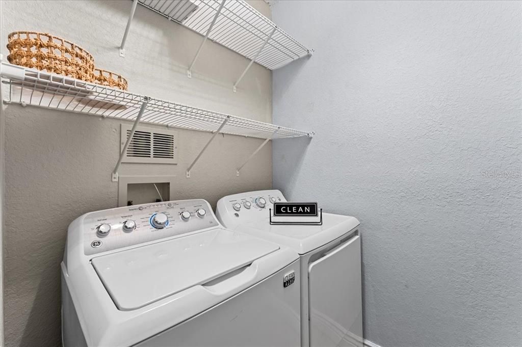 待售: $275,000 (2 贝兹, 2 浴室, 1230 平方英尺)