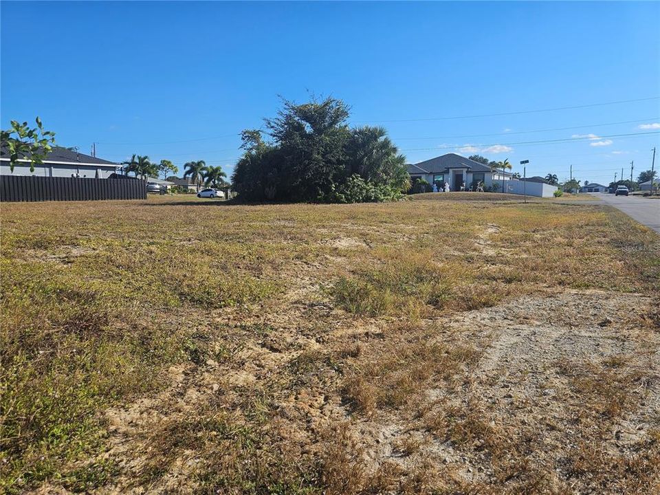 На продажу: $85,000 (0.28 acres)