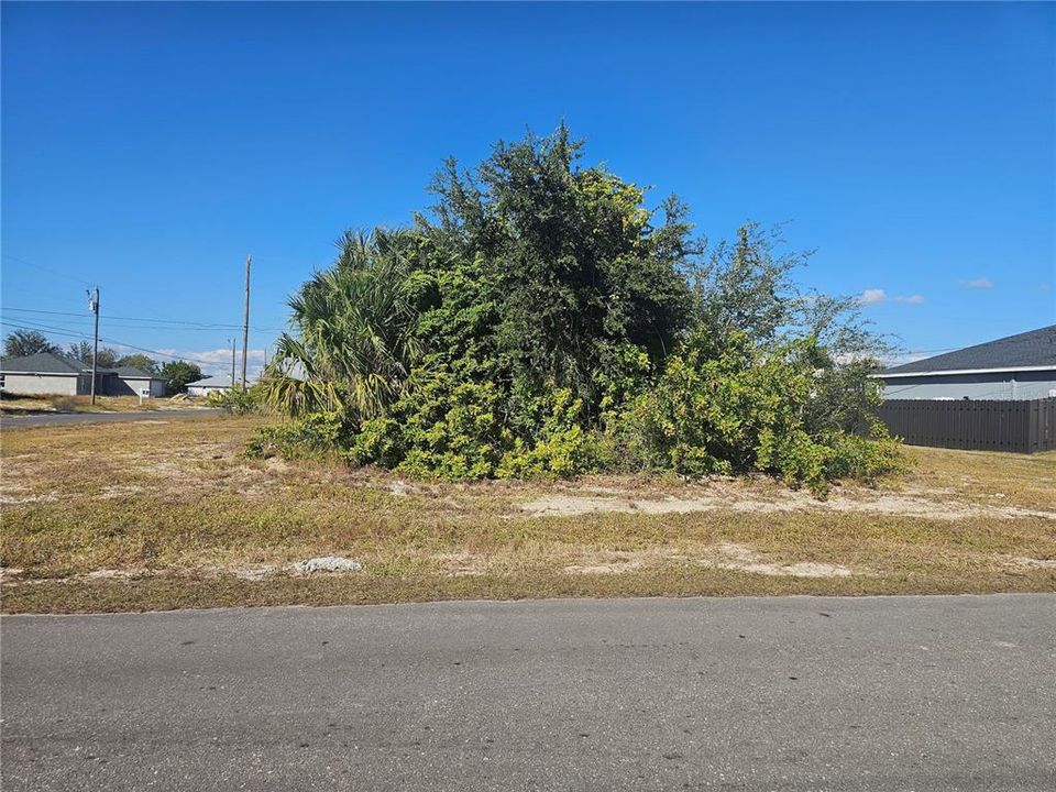 На продажу: $85,000 (0.28 acres)