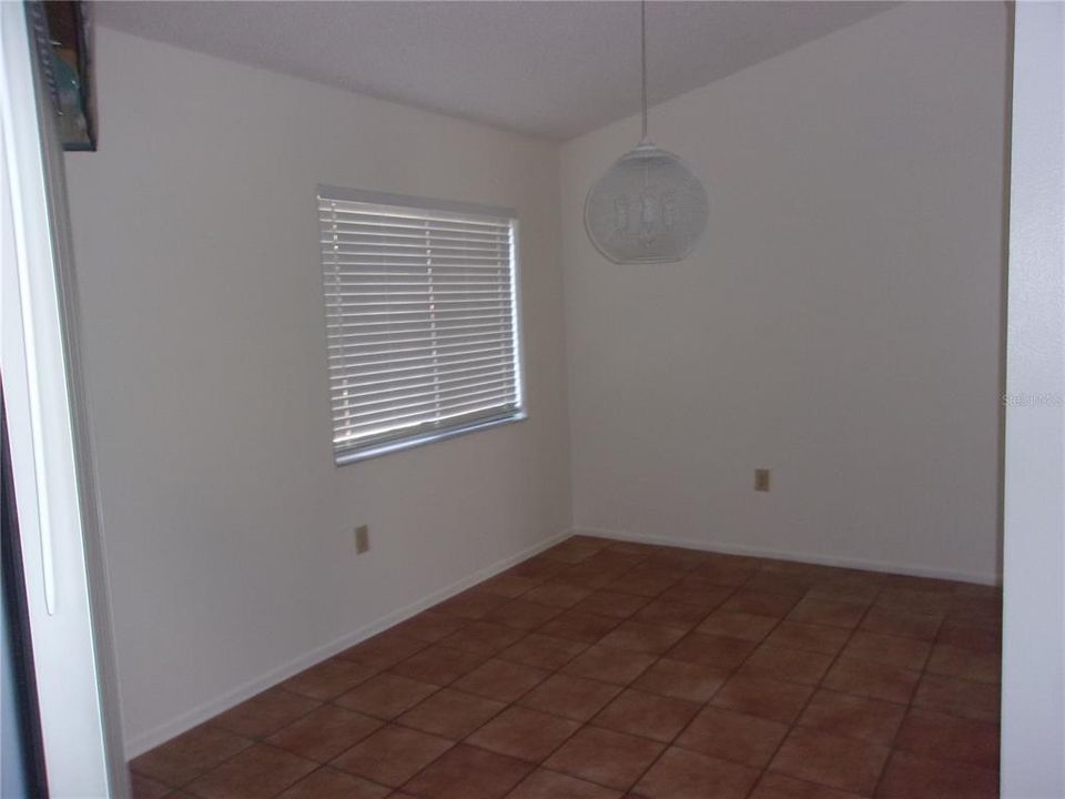 For Sale: $154,900 (2 beds, 2 baths, 996 Square Feet)