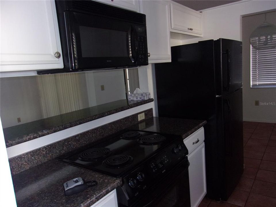 For Sale: $154,900 (2 beds, 2 baths, 996 Square Feet)