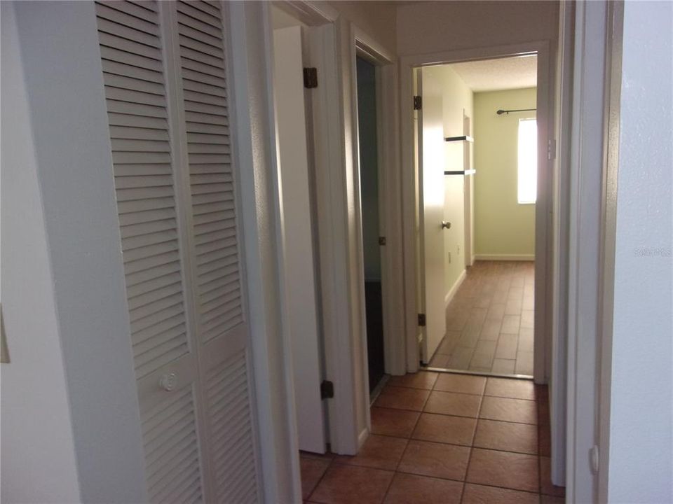 For Sale: $154,900 (2 beds, 2 baths, 996 Square Feet)