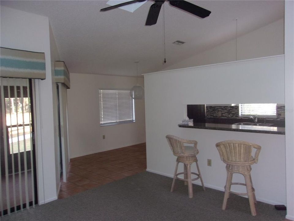 For Sale: $154,900 (2 beds, 2 baths, 996 Square Feet)