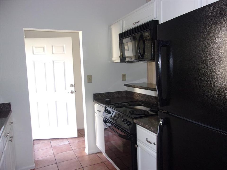 For Sale: $154,900 (2 beds, 2 baths, 996 Square Feet)