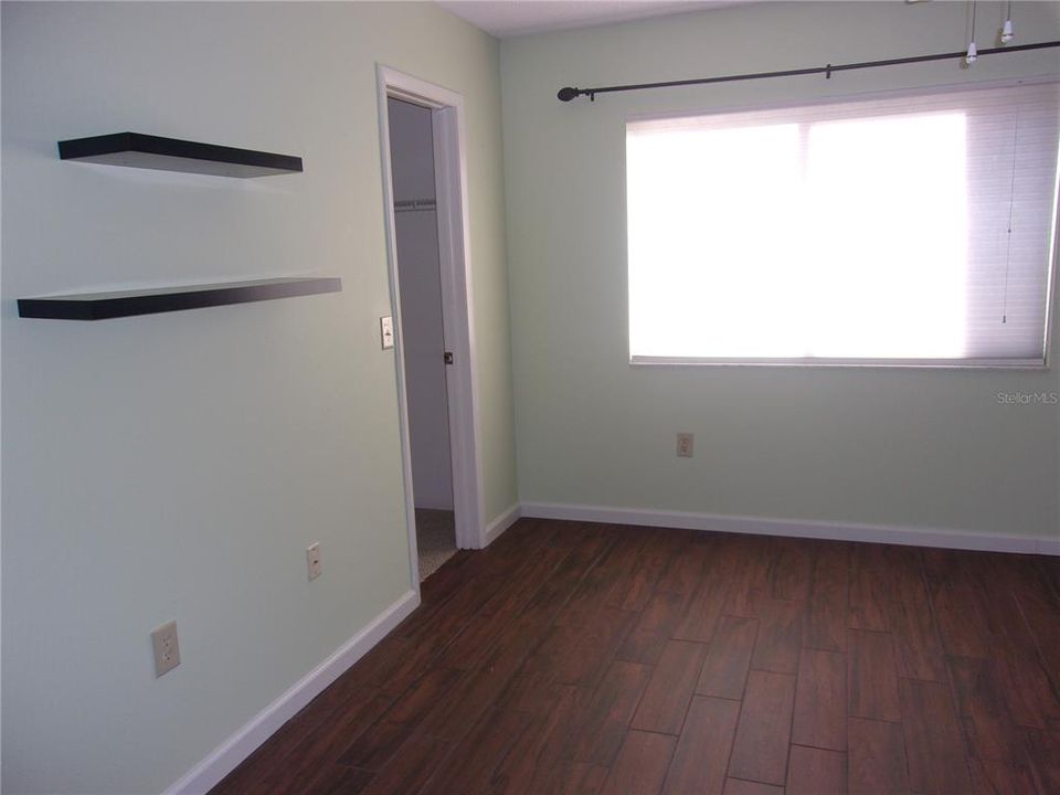 For Sale: $154,900 (2 beds, 2 baths, 996 Square Feet)