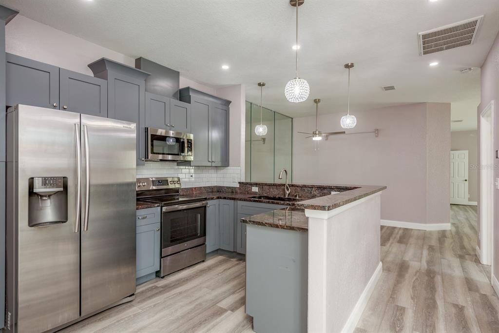 For Sale: $349,900 (2 beds, 2 baths, 1412 Square Feet)