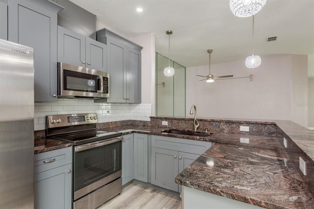 For Sale: $349,900 (2 beds, 2 baths, 1412 Square Feet)