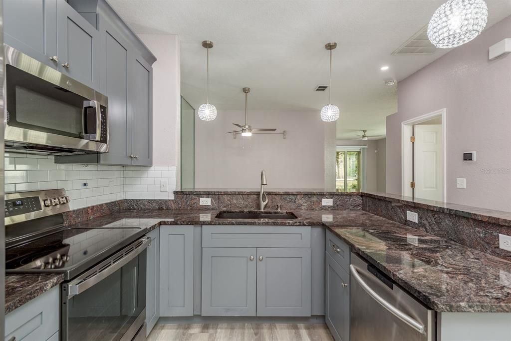 For Sale: $349,900 (2 beds, 2 baths, 1412 Square Feet)