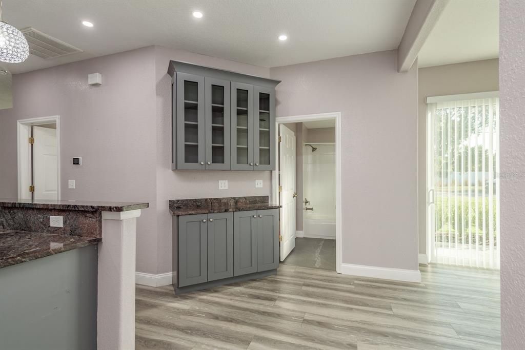 For Sale: $349,900 (2 beds, 2 baths, 1412 Square Feet)