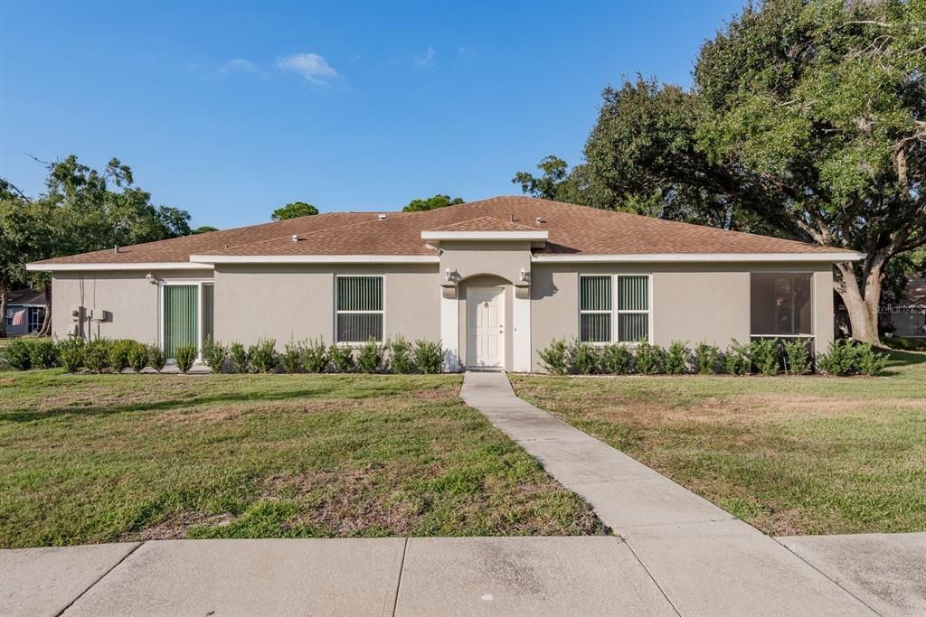 For Sale: $349,900 (2 beds, 2 baths, 1412 Square Feet)
