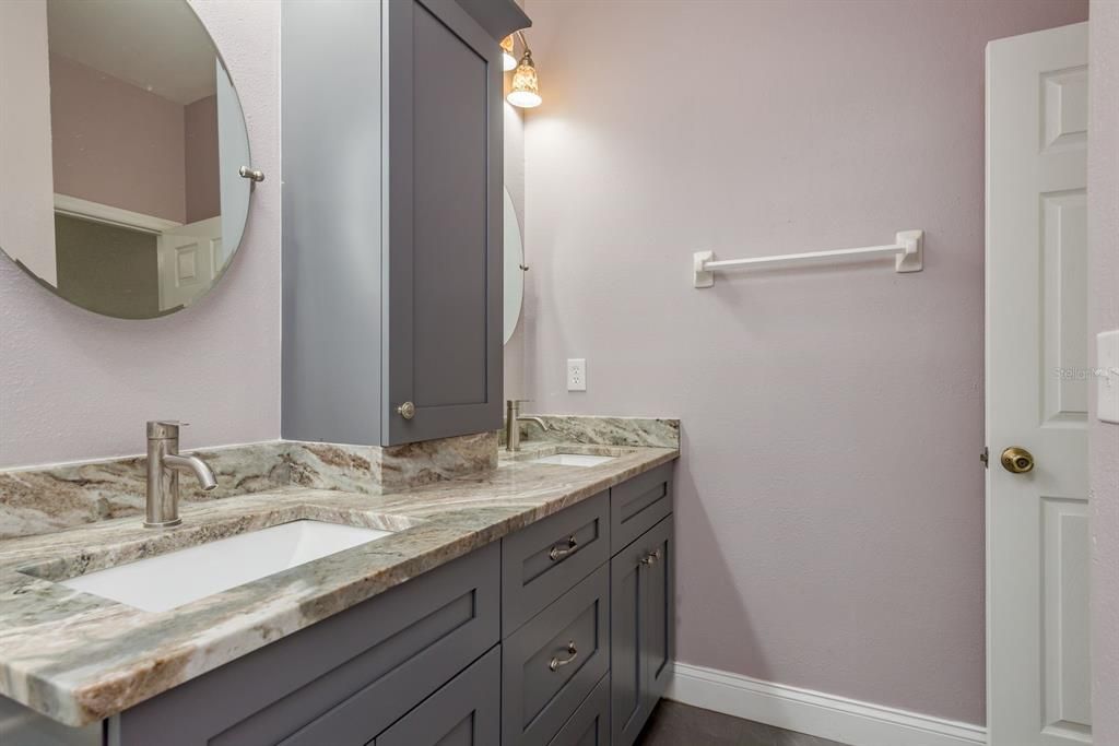 For Sale: $349,900 (2 beds, 2 baths, 1412 Square Feet)