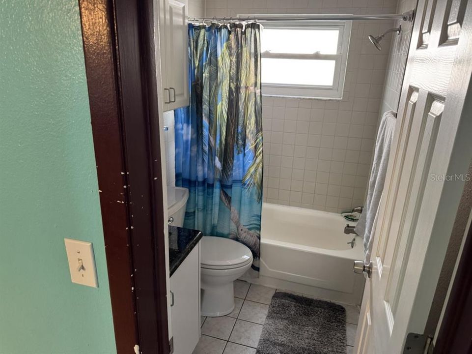 合同活跃: $349,000 (2 贝兹, 1 浴室, 864 平方英尺)