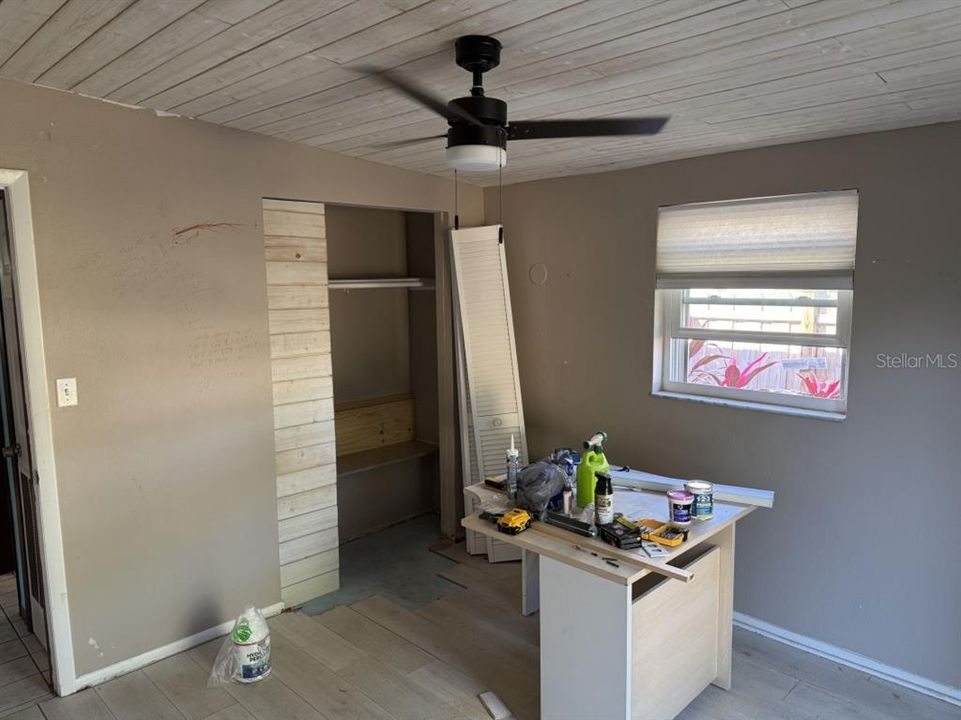 合同活跃: $349,000 (2 贝兹, 1 浴室, 864 平方英尺)