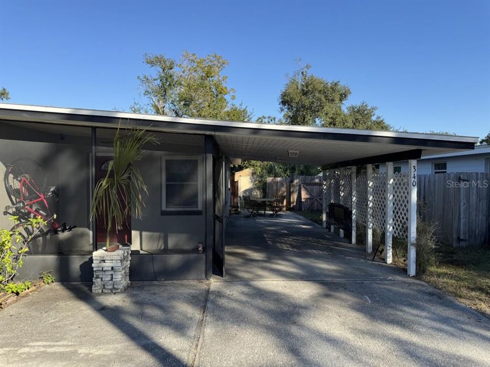 合同活跃: $349,000 (2 贝兹, 1 浴室, 864 平方英尺)