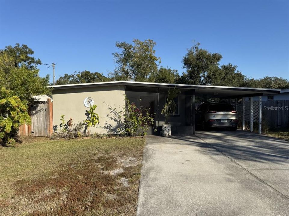 合同活跃: $349,000 (2 贝兹, 1 浴室, 864 平方英尺)