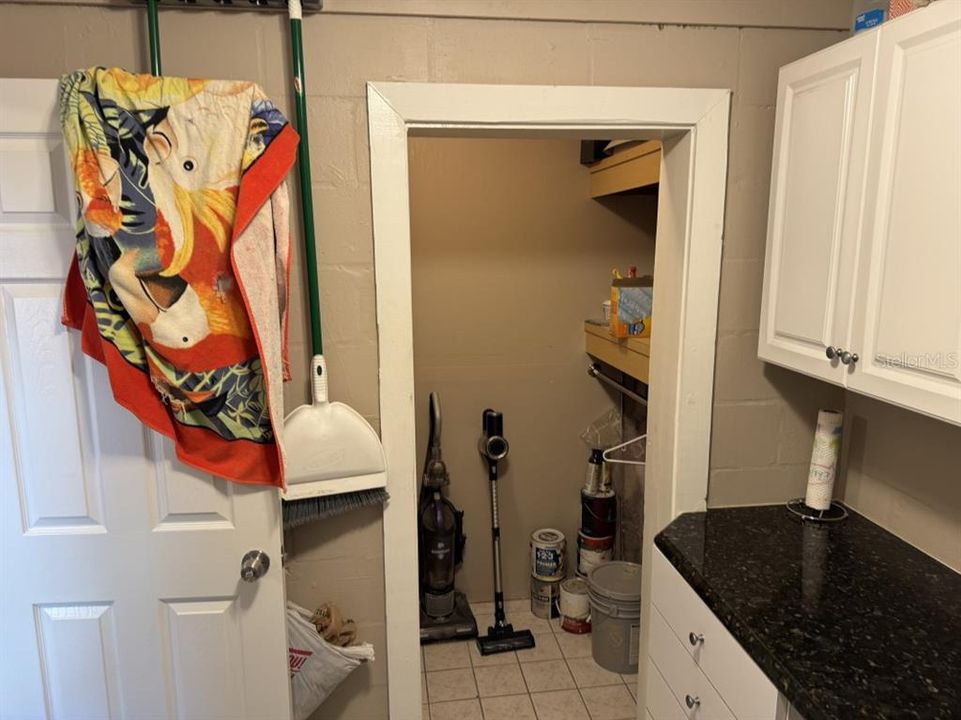 合同活跃: $349,000 (2 贝兹, 1 浴室, 864 平方英尺)