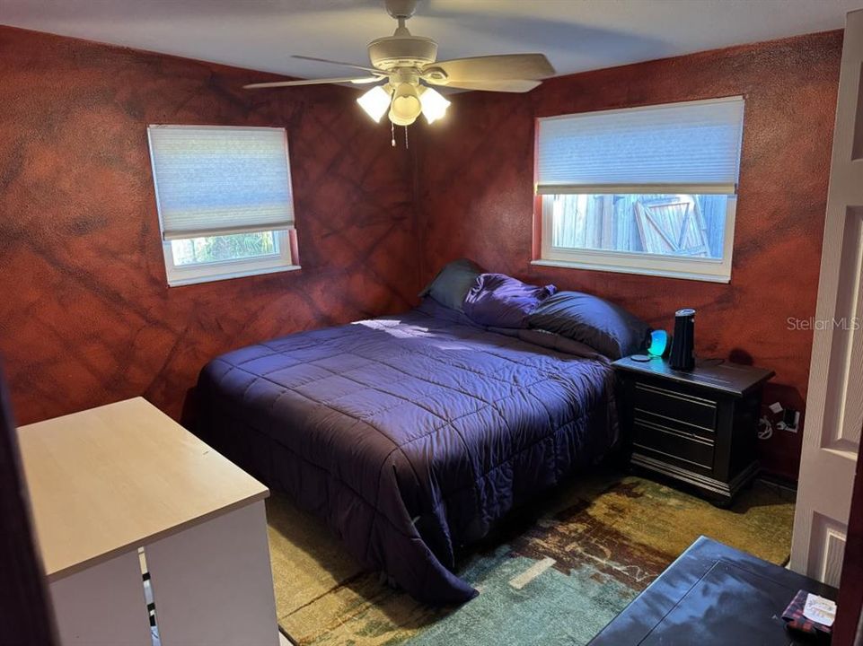 合同活跃: $349,000 (2 贝兹, 1 浴室, 864 平方英尺)