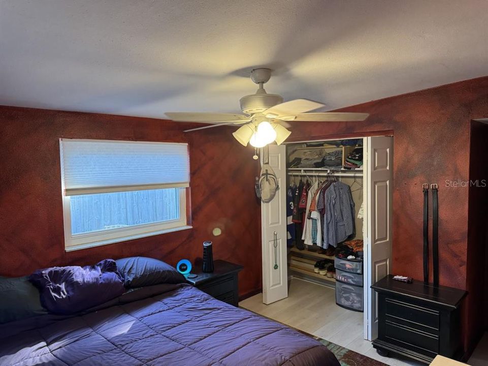 合同活跃: $349,000 (2 贝兹, 1 浴室, 864 平方英尺)