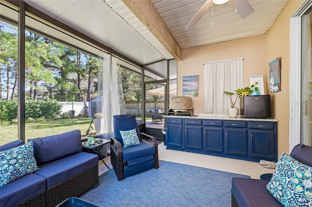 待售: $330,000 (4 贝兹, 2 浴室, 1974 平方英尺)