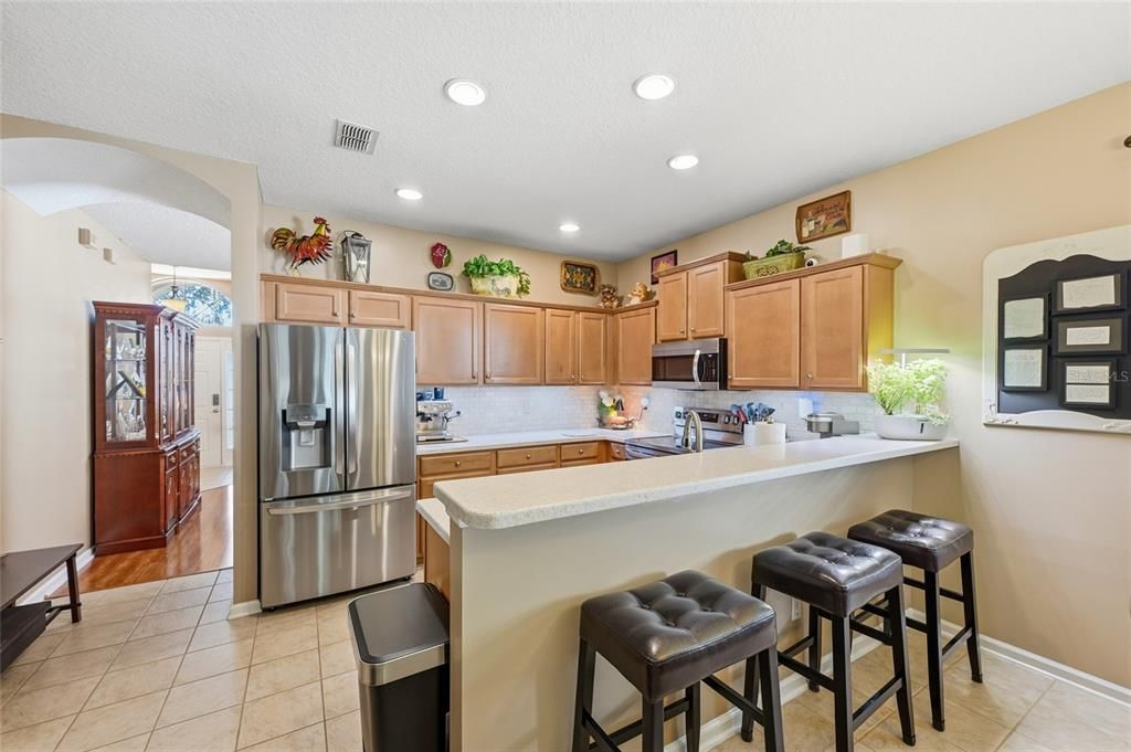 待售: $330,000 (4 贝兹, 2 浴室, 1974 平方英尺)