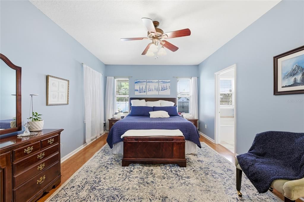 待售: $330,000 (4 贝兹, 2 浴室, 1974 平方英尺)