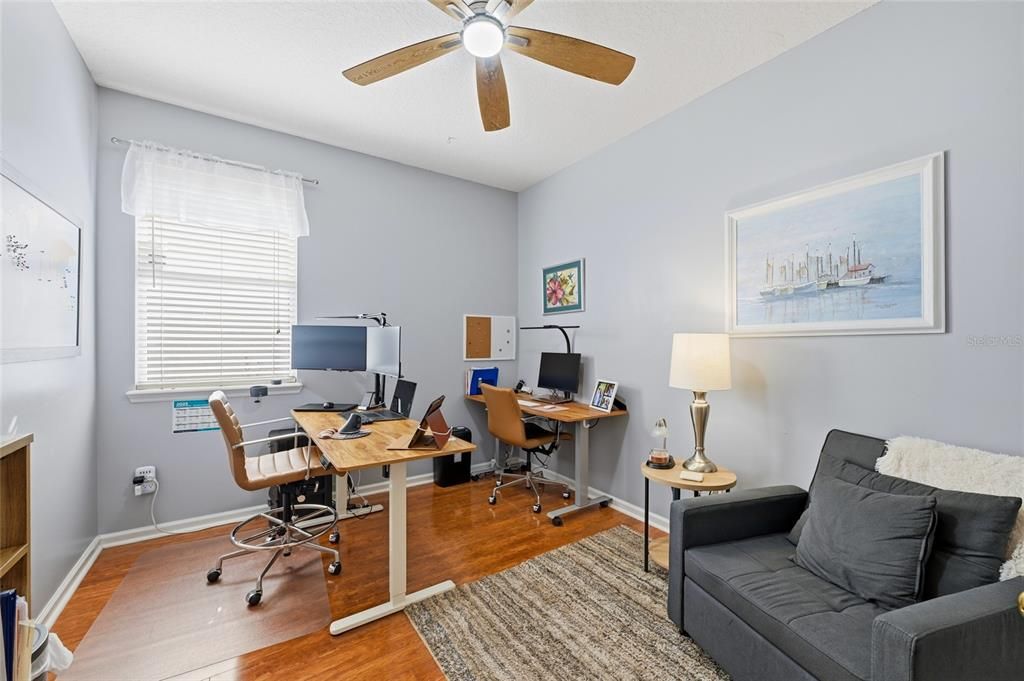 待售: $330,000 (4 贝兹, 2 浴室, 1974 平方英尺)