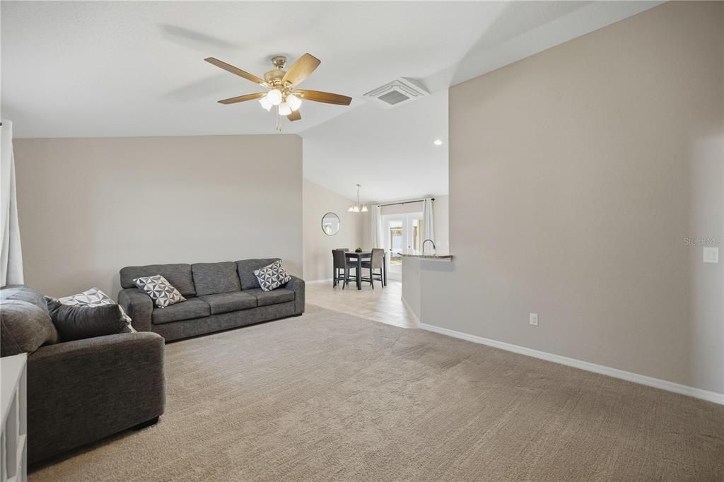 For Sale: $259,900 (3 beds, 2 baths, 1282 Square Feet)