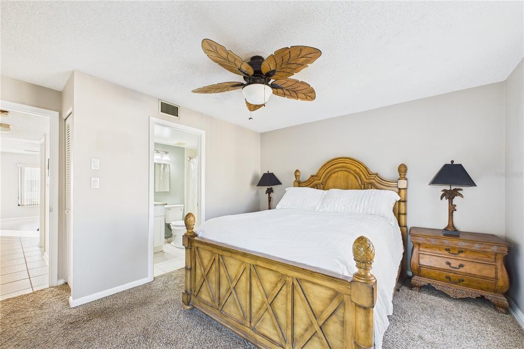 For Rent: $1,850 (2 beds, 2 baths, 1023 Square Feet)