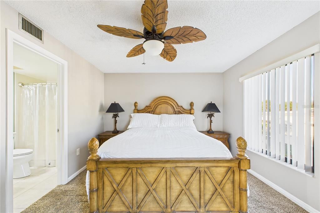 For Rent: $1,850 (2 beds, 2 baths, 1023 Square Feet)