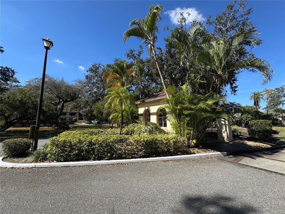 For Sale: $109,900 (2 beds, 2 baths, 838 Square Feet)