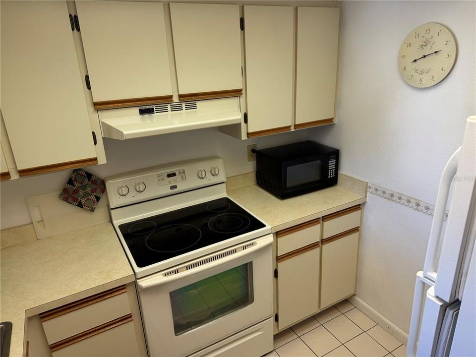 For Sale: $109,900 (2 beds, 2 baths, 838 Square Feet)