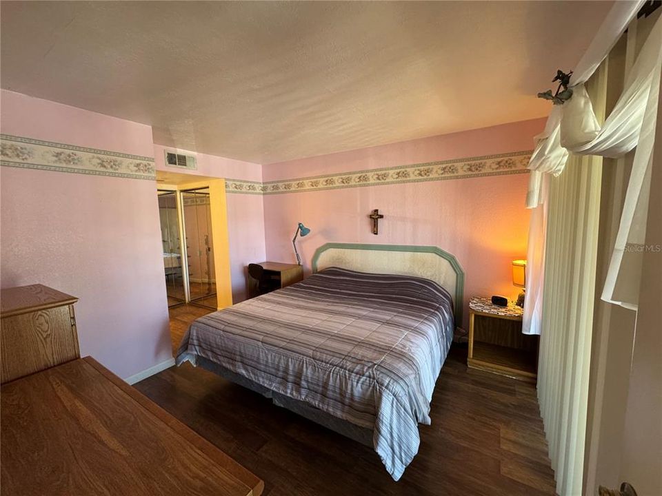 For Sale: $109,900 (2 beds, 2 baths, 838 Square Feet)