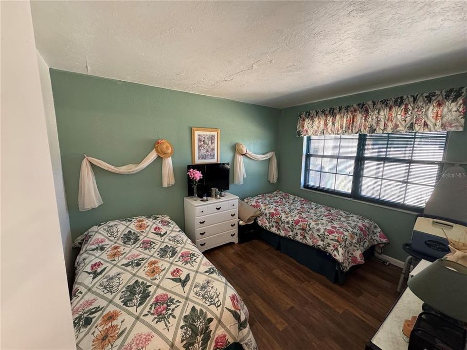 For Sale: $109,900 (2 beds, 2 baths, 838 Square Feet)