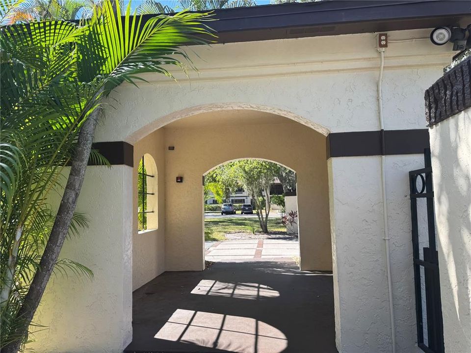 For Sale: $109,900 (2 beds, 2 baths, 838 Square Feet)