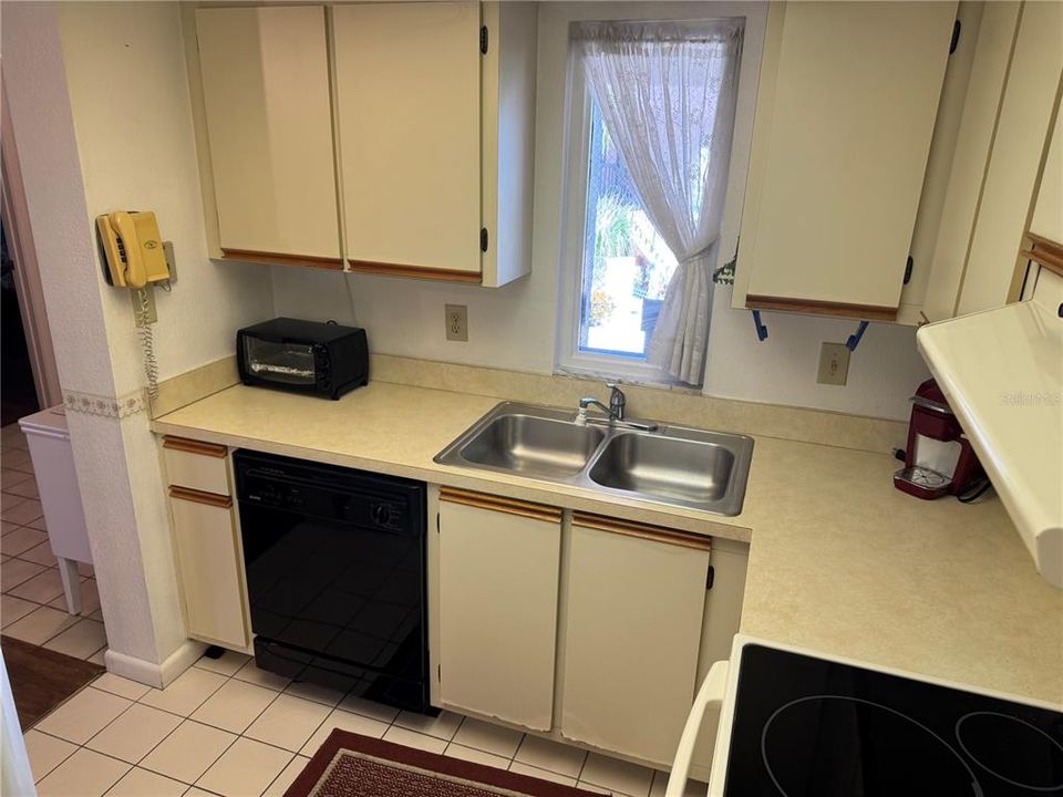 For Sale: $109,900 (2 beds, 2 baths, 838 Square Feet)