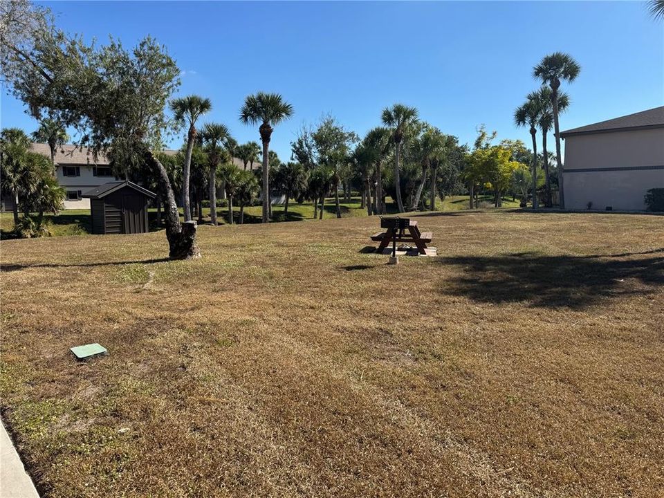 For Sale: $109,900 (2 beds, 2 baths, 838 Square Feet)