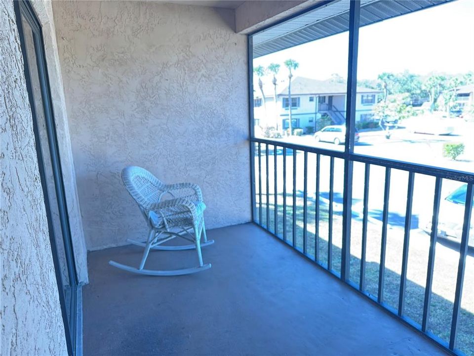 For Sale: $109,900 (2 beds, 2 baths, 838 Square Feet)