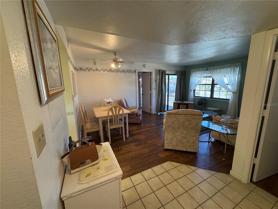 For Sale: $109,900 (2 beds, 2 baths, 838 Square Feet)