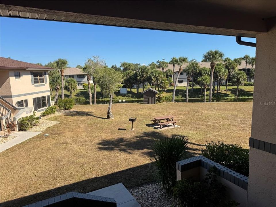 For Sale: $109,900 (2 beds, 2 baths, 838 Square Feet)