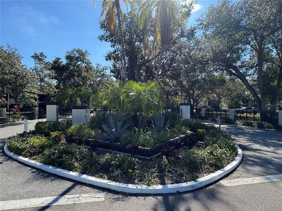 For Sale: $109,900 (2 beds, 2 baths, 838 Square Feet)