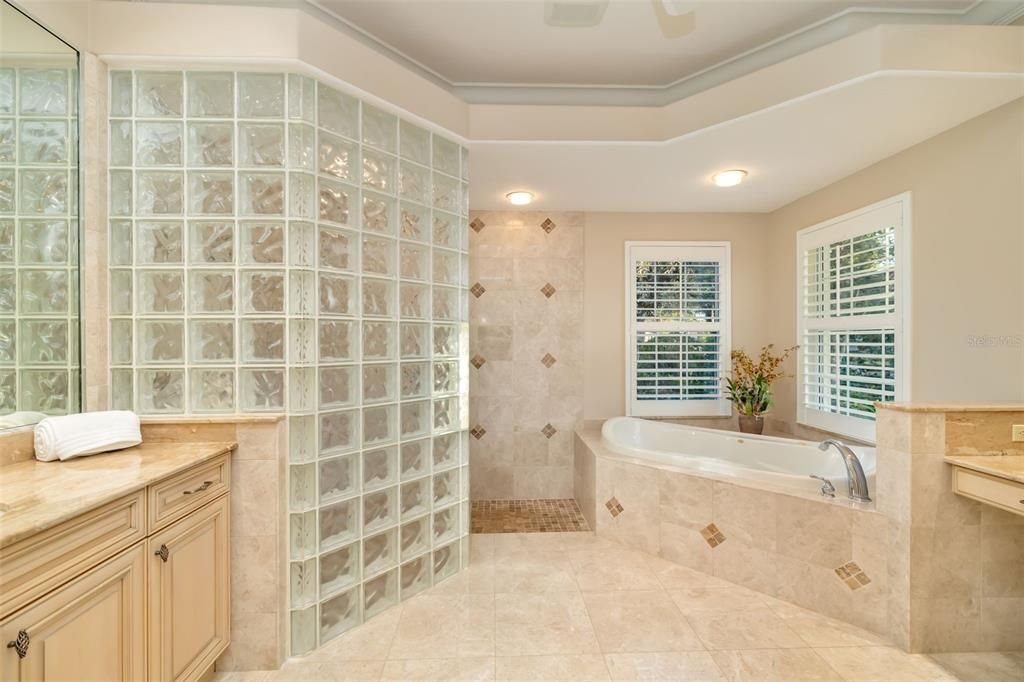 For Sale: $2,345,000 (4 beds, 4 baths, 4820 Square Feet)