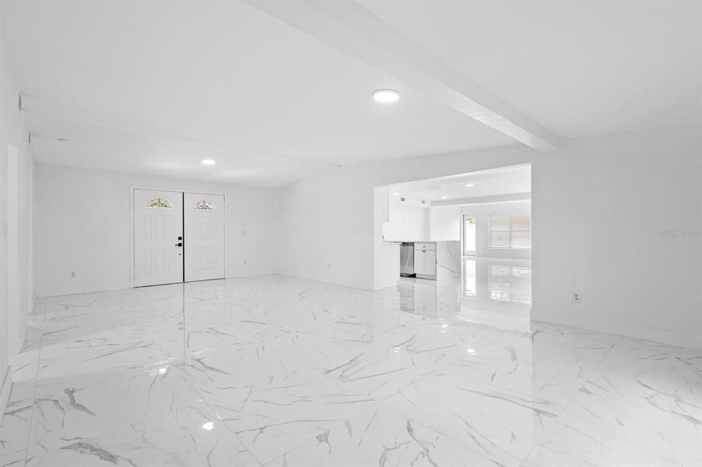 En Venta: $719,900 (4 camas, 3 baños, 2676 Pies cuadrados)