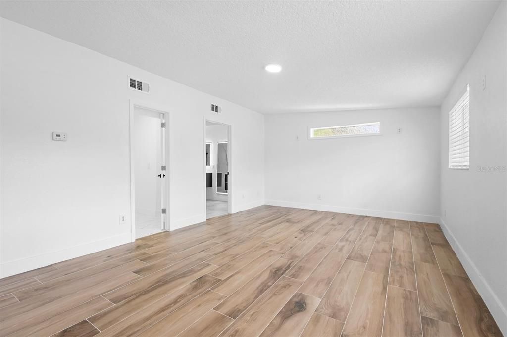 En Venta: $719,900 (4 camas, 3 baños, 2676 Pies cuadrados)