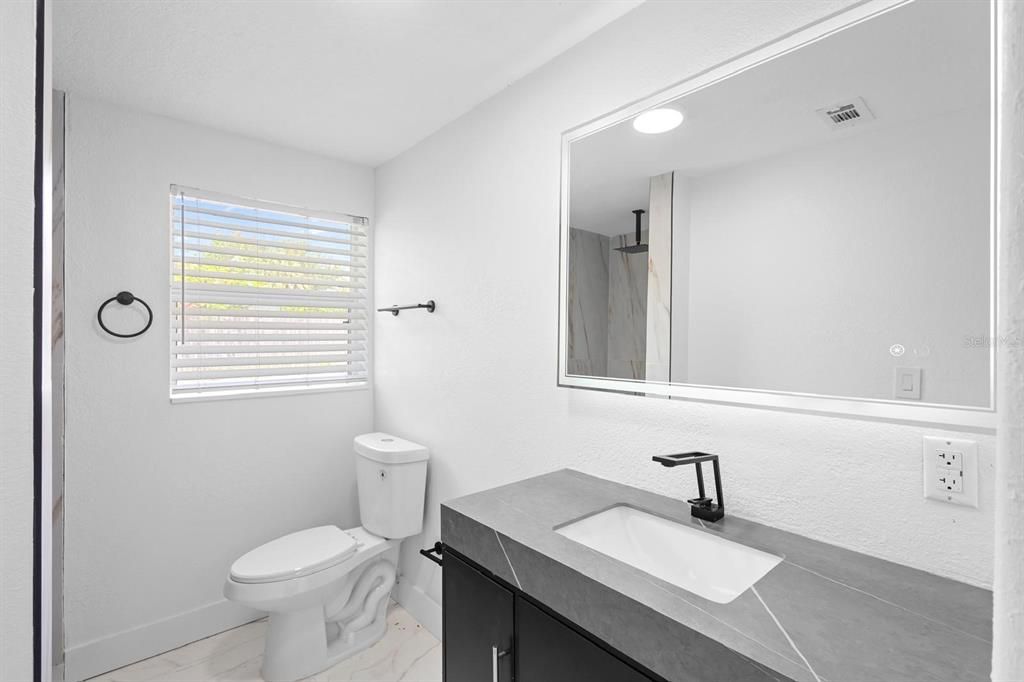 En Venta: $719,900 (4 camas, 3 baños, 2676 Pies cuadrados)